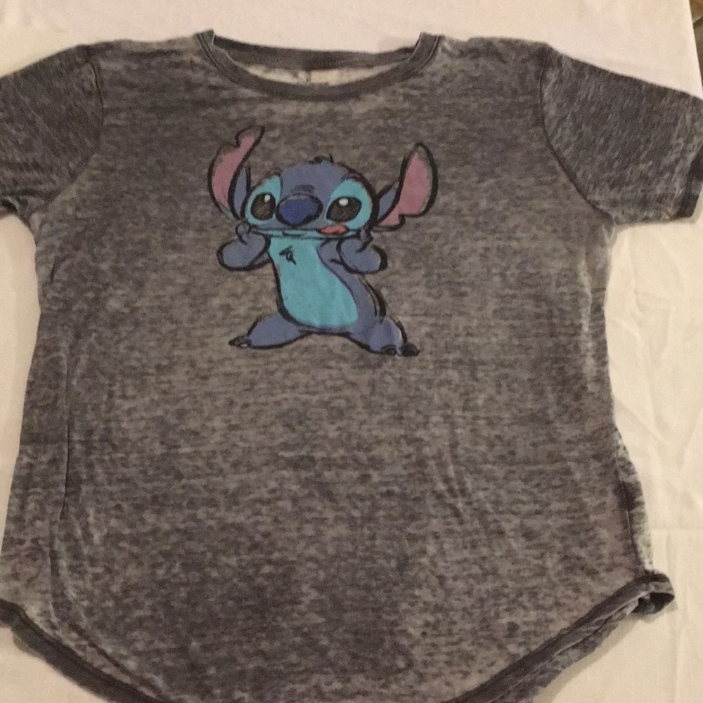 Disney shirt size XL (V)
